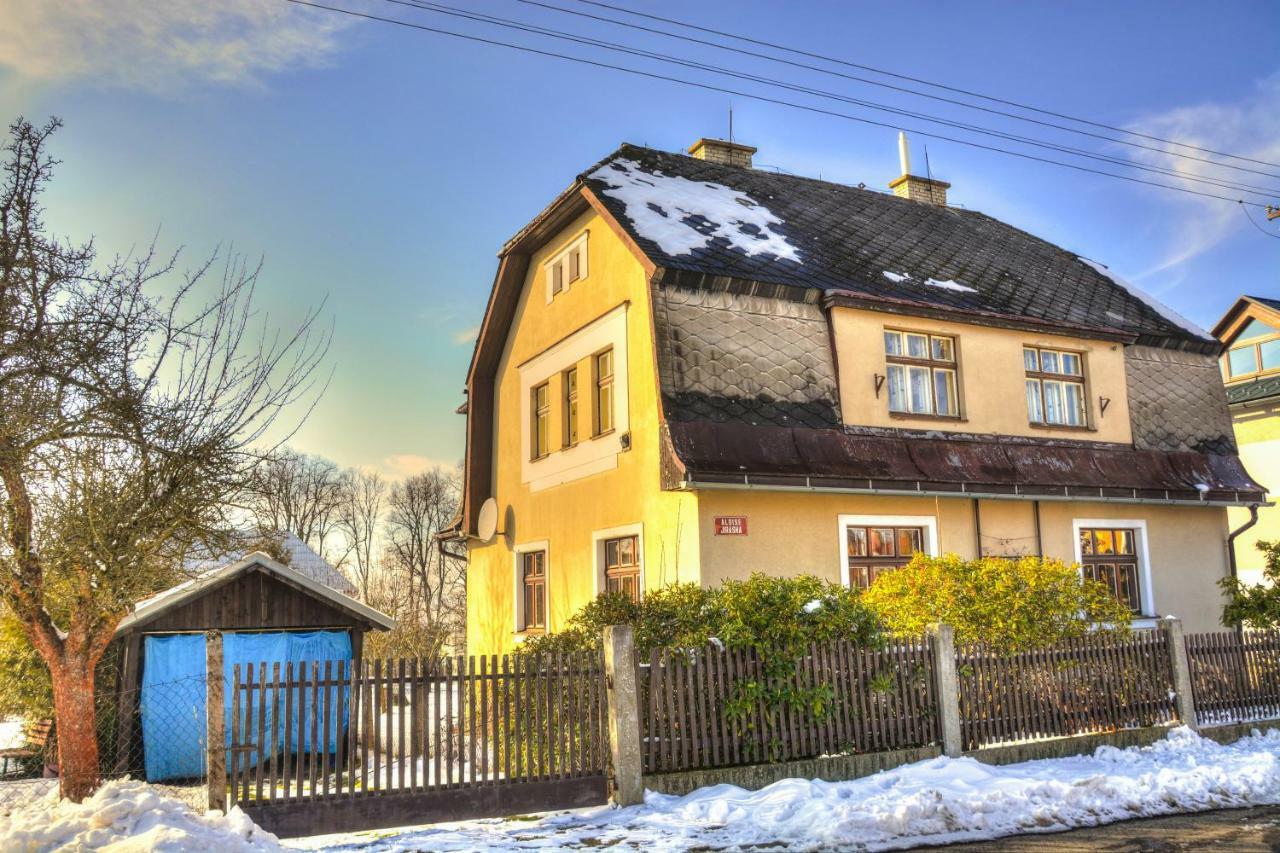 Apartmany Pod Klasterem Kraliky Exterior photo